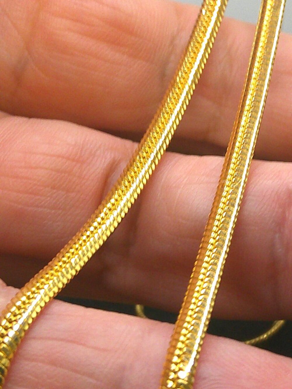 Vintage Avon 27" Goldtone Necklace